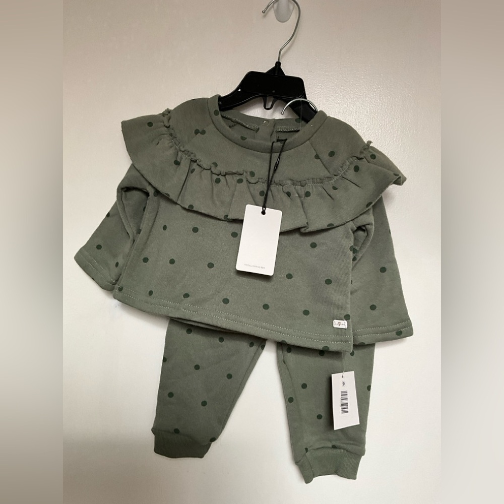 ✨7 For All Mankind Soft Fleece Ruffle Sweatshirt & Joggers Set Sz 6/9 months